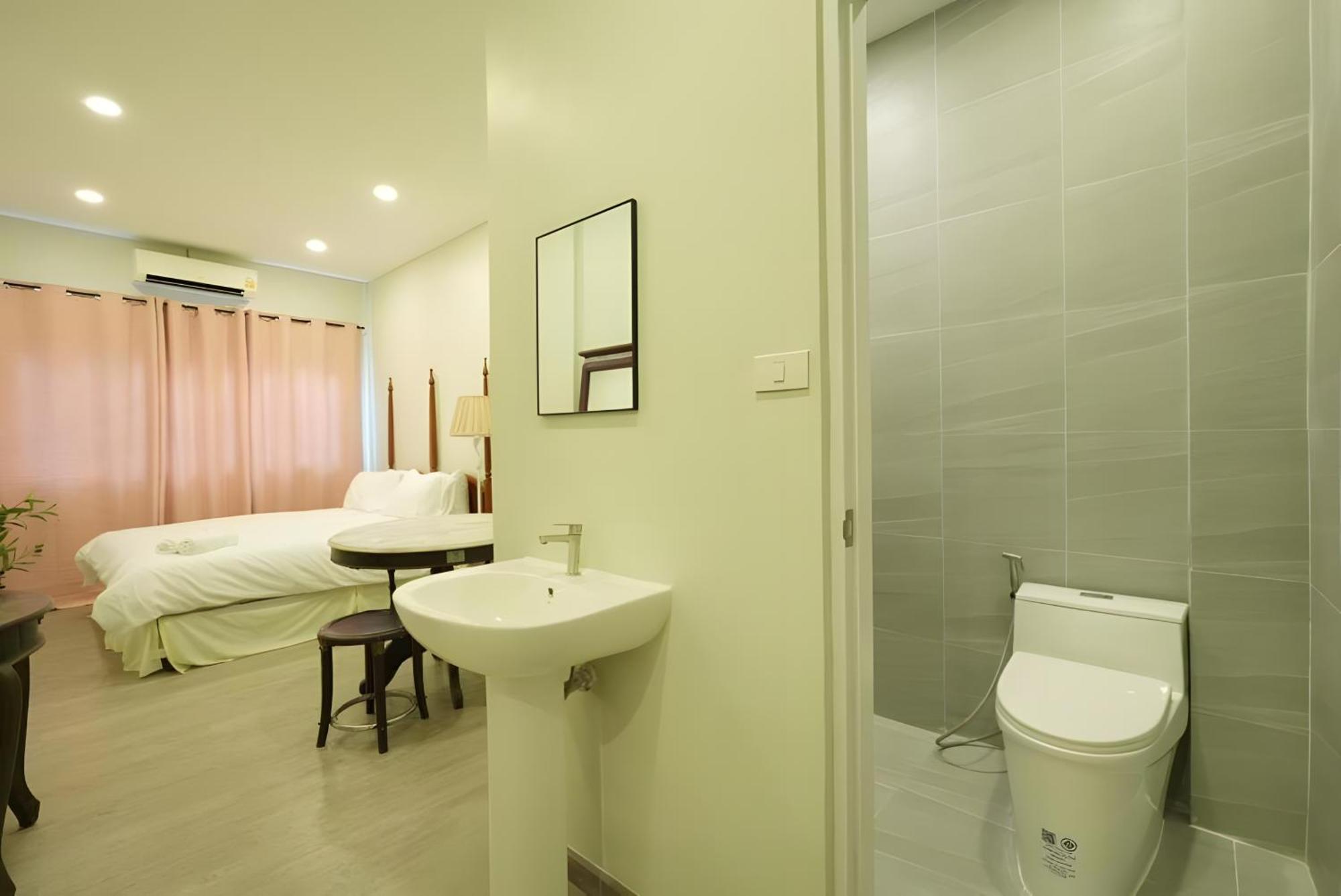 Hidden Dragon V Yaowarat Road Apartment Bangkok Bagian luar foto