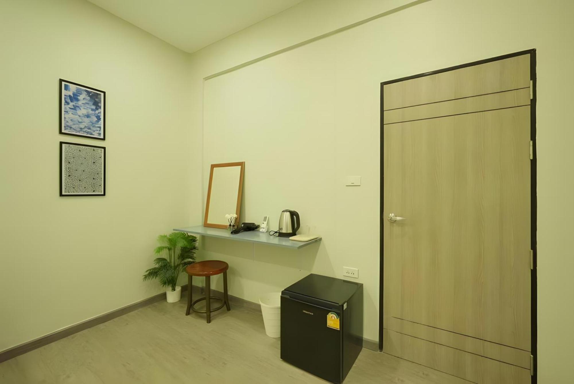 Hidden Dragon V Yaowarat Road Apartment Bangkok Bagian luar foto