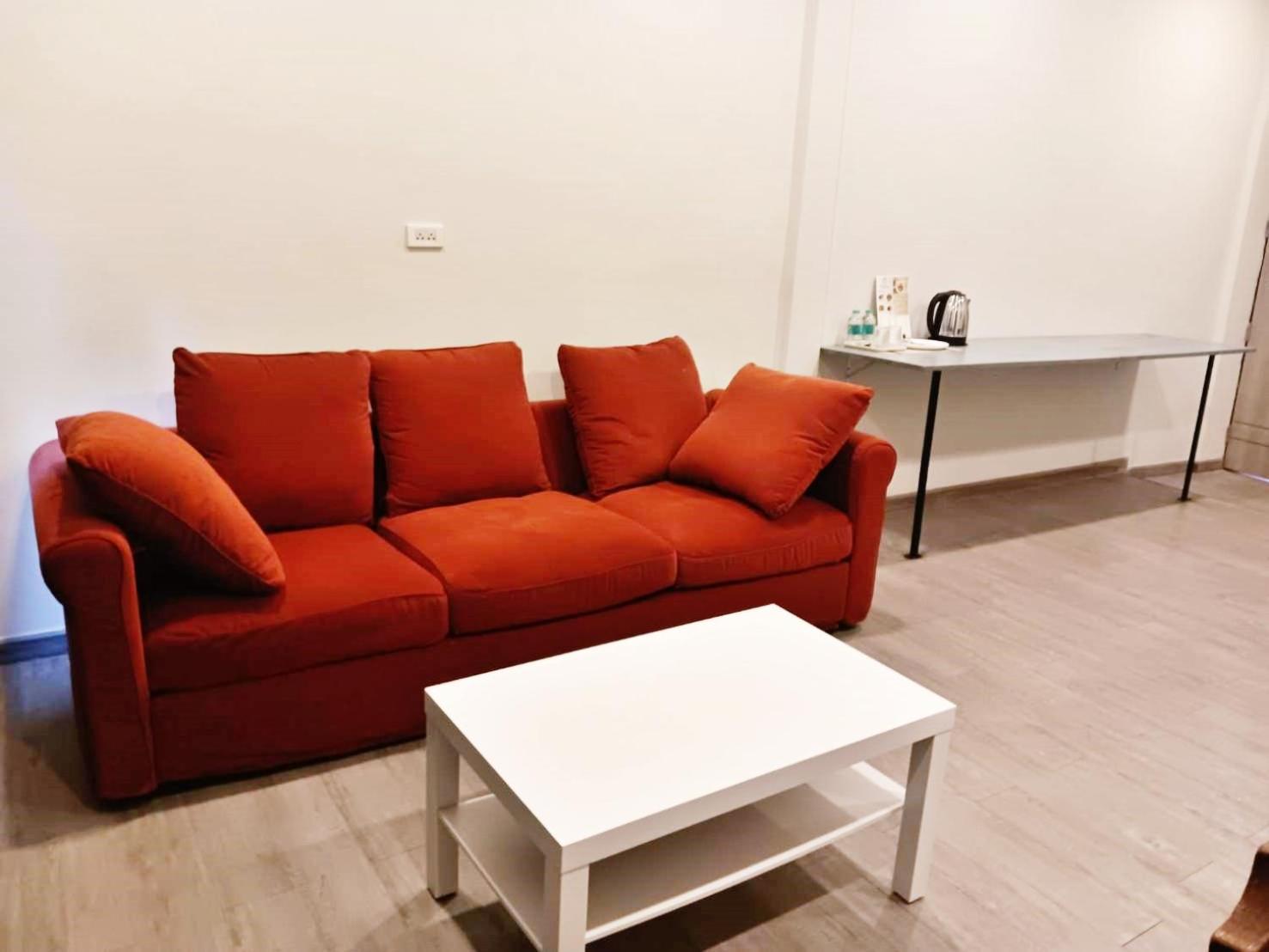 Hidden Dragon V Yaowarat Road Apartment Bangkok Bagian luar foto