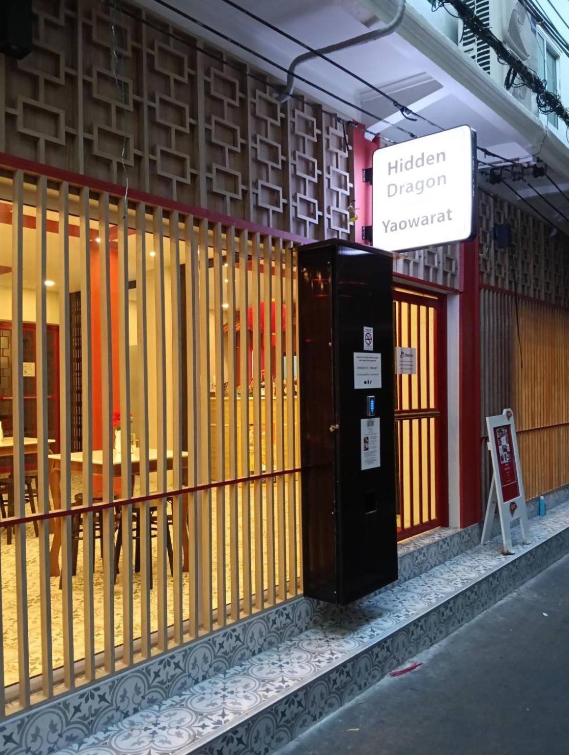 Hidden Dragon V Yaowarat Road Apartment Bangkok Bagian luar foto